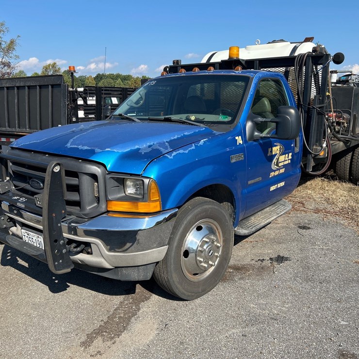 #93 • 2001 Ford F-550 Truck