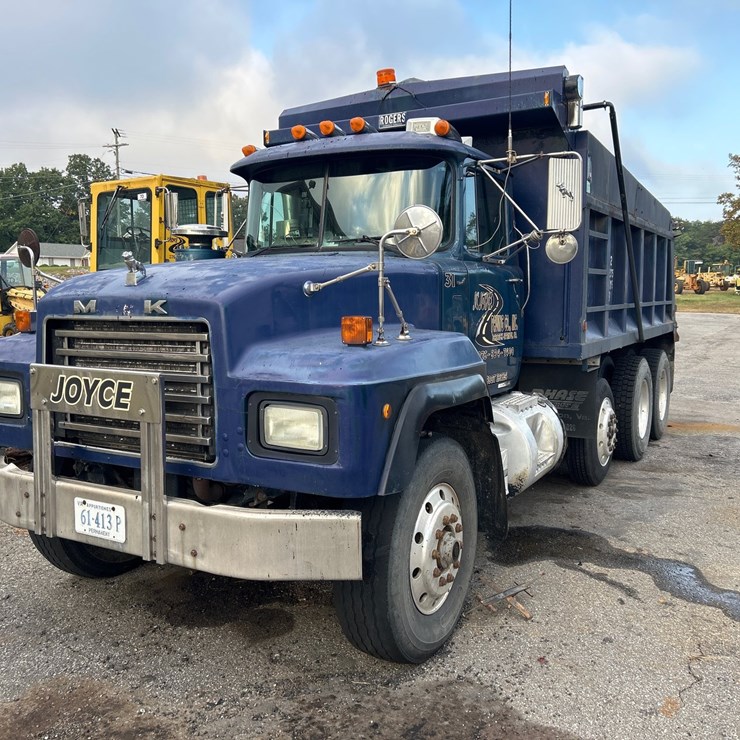 #79 • 2000 Mack RD600 Truck