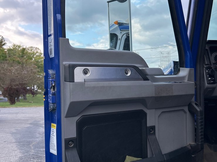 #82-•-2019-mack-granite-truck-image-10