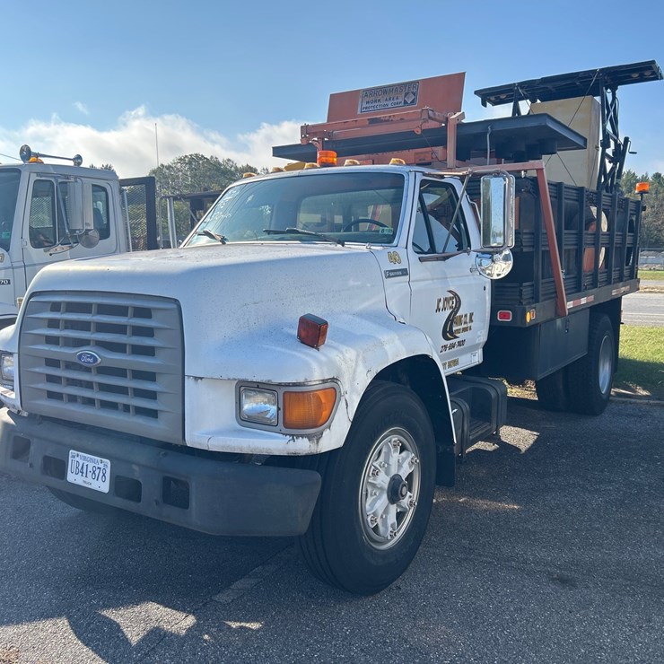 #84 • 1995 Ford F800 Truck