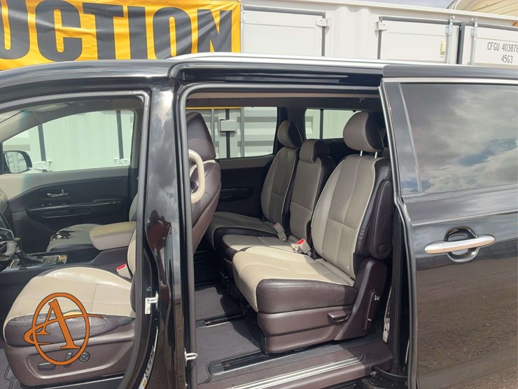 2017-kia-sedona-image-10