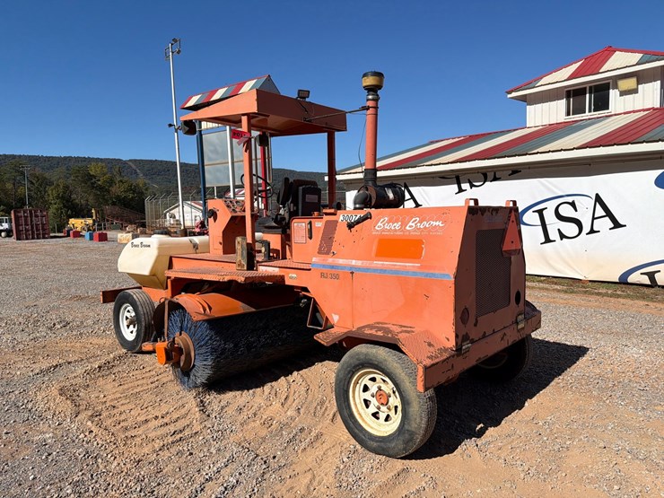 #4104-•-broce-broom-rj350-sweeper-image-3