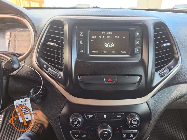 2015-jeep-cherokee-image-13