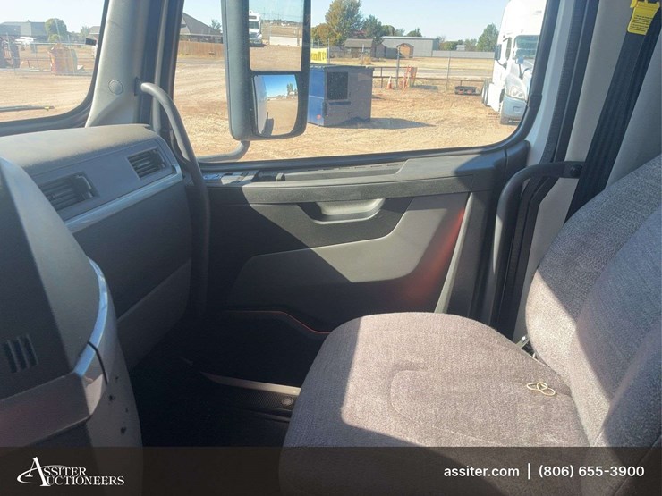 2019-volvo-vnl-tandem-axle-dual-conventional-new-generation-tractor-truck-image-25