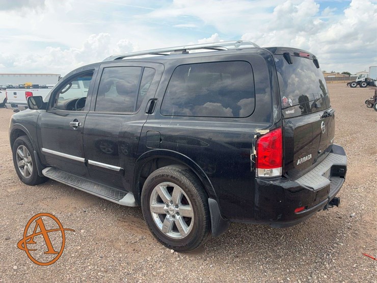 2011-nissan-armada-image-4
