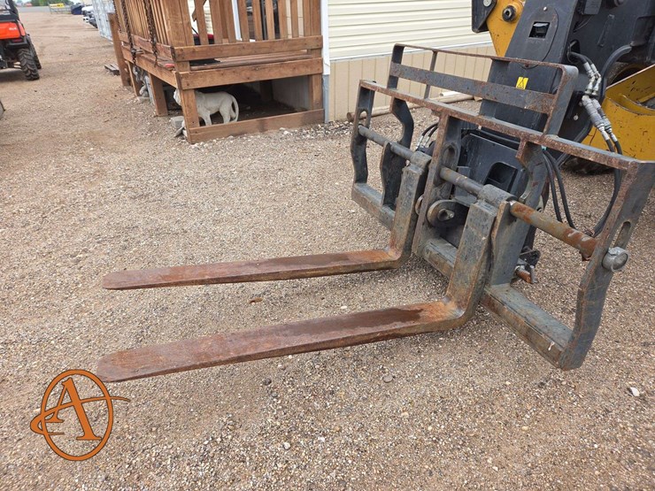 caterpillar-th514d-image-2