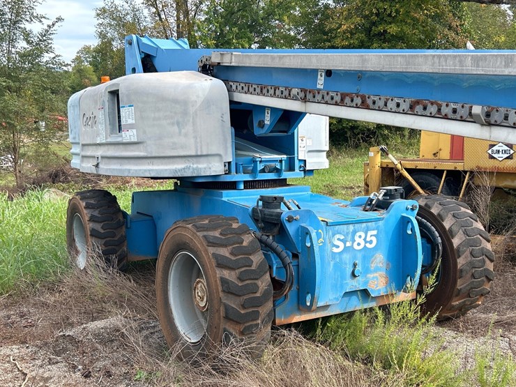 #52-•-genie-s85-boom-lift-image-7