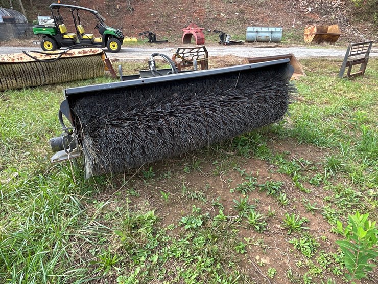 #40-•-8’-brush-attachment-image-4
