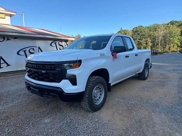 #4112-•-2023-chevrolet-1500-truck-image-1