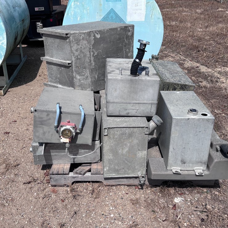 #35887 • FUEL TANKS