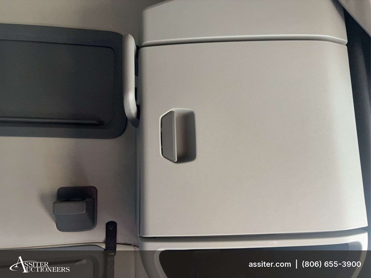 2019-volvo-vnl-tandem-axle-dual-conventional-new-generation-tractor-truck-image-34