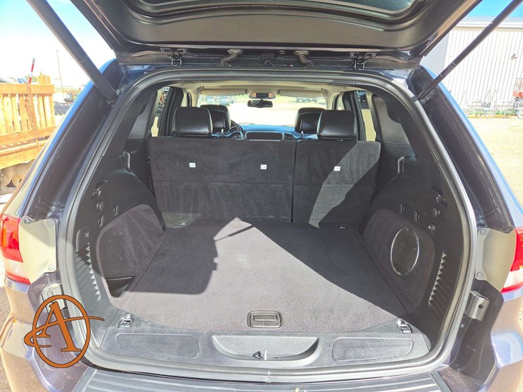 2013-jeep-grand-cherokee-laredo-image-10