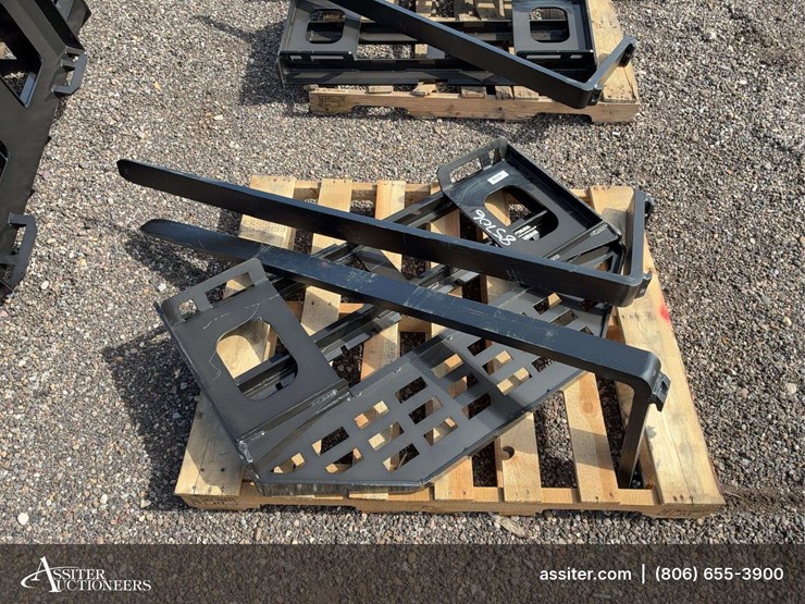 future-ft-dhc-skid-steer-forks-image-2