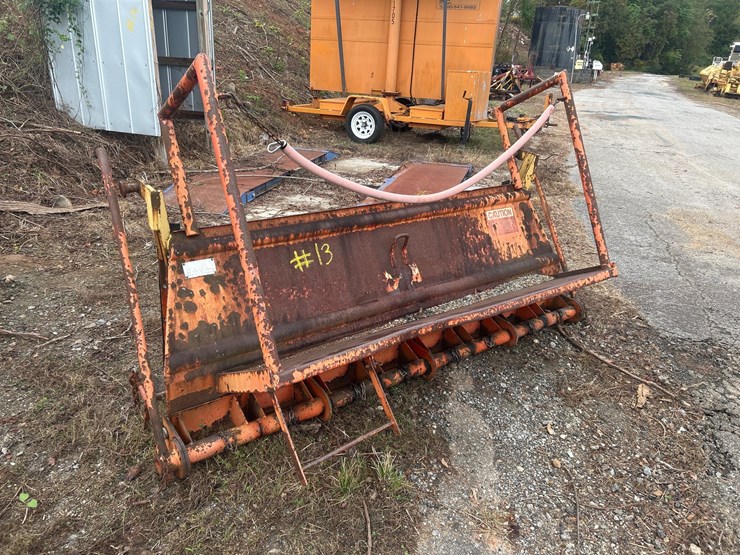 #13-•-dump-truck-gravity-fed-tailgate-image-5