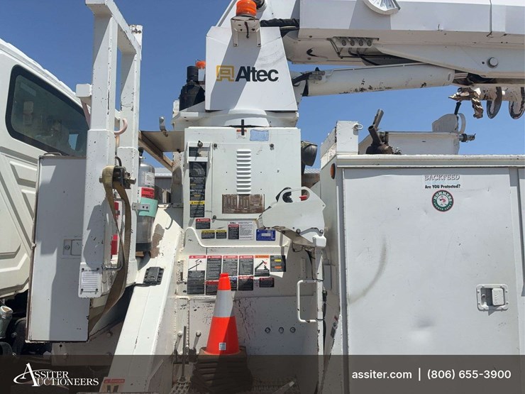 2008-international-workstar-7400-image-9
