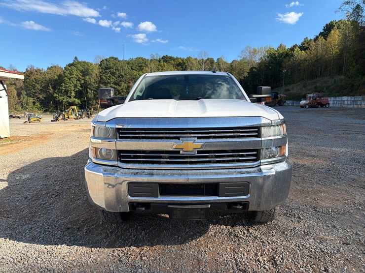 #4106-•-2016-chevrolet-2500hd-truck-image-8
