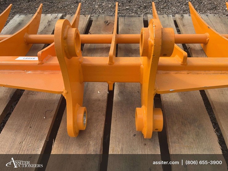 caterpillar-303-image-4
