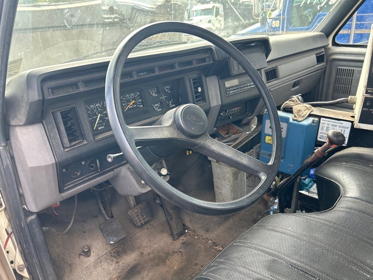#74-•-1997-ford-f800-truck-image-18