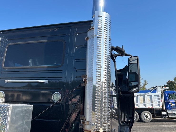#86-•-2007-volvo-vt-truck-image-33
