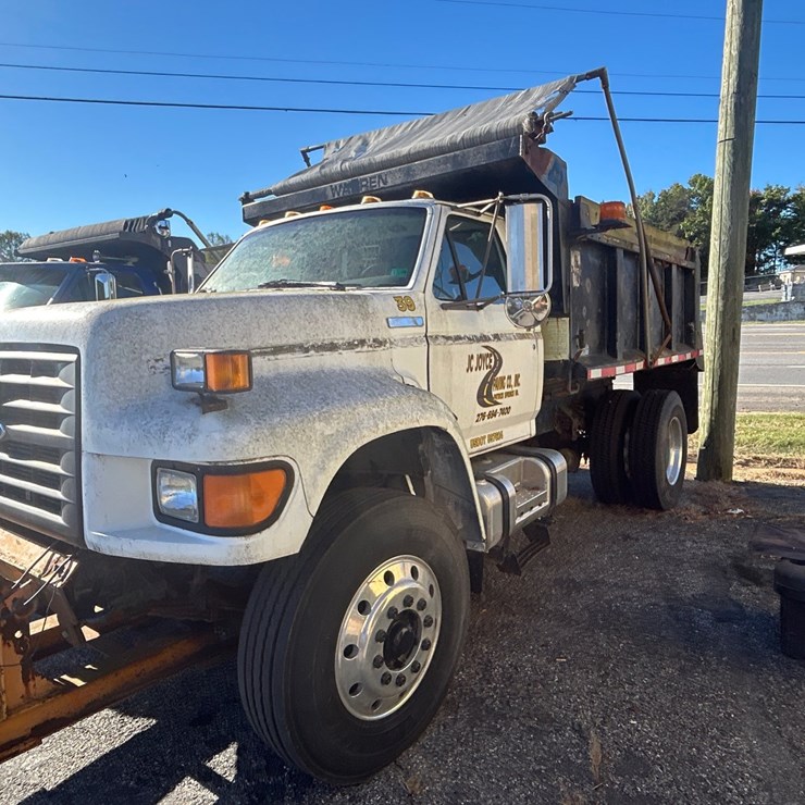 #91 • 1995 Ford F800 Truck
