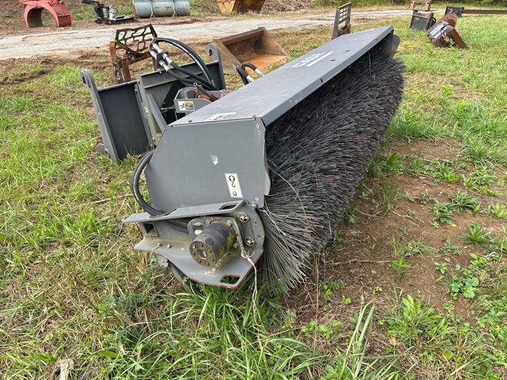 #40-•-8’-brush-attachment-image-3