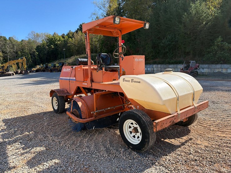 #4104-•-broce-broom-rj350-sweeper-image-7