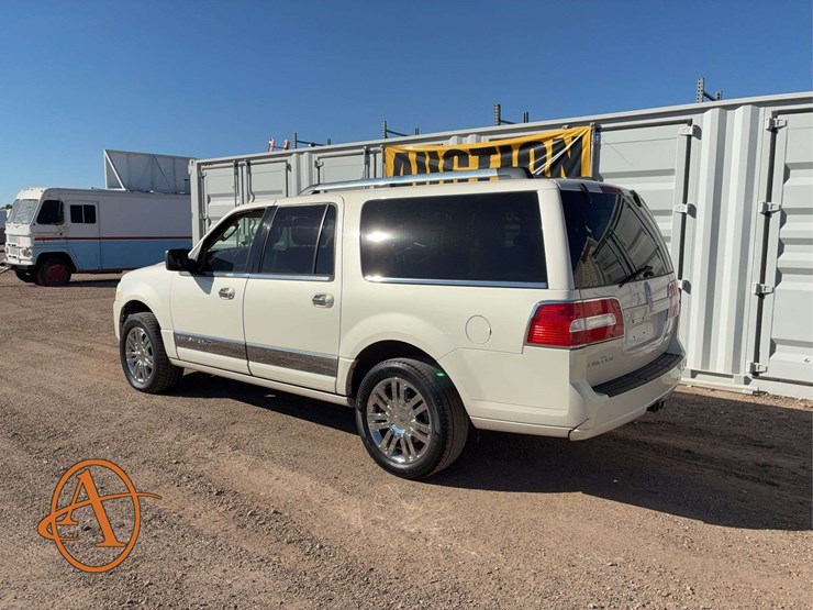2008-lincoln-navigator-l-image-4