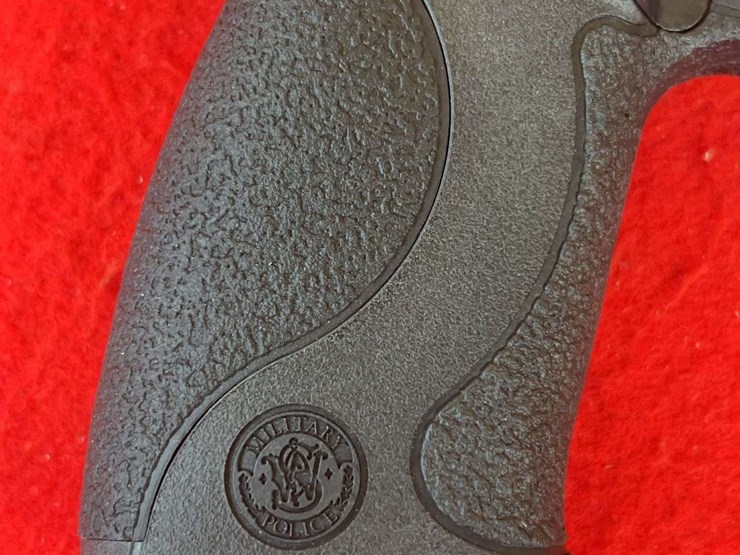 s&w-model-m&p-.45-acp-semiauto-pistol-image-8