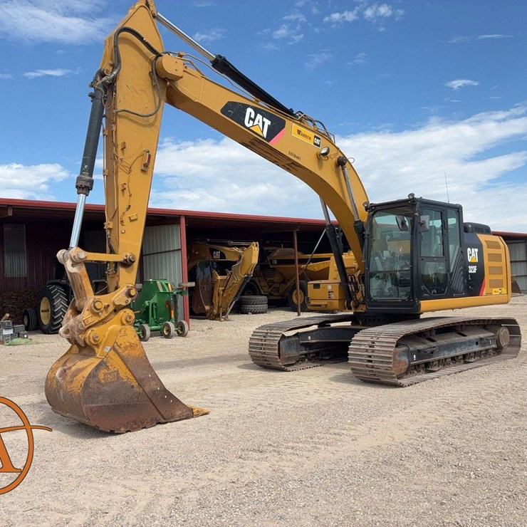 2017 CATERPILLAR 323
