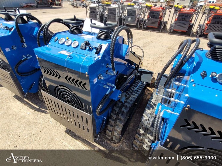 2026-zjz-380-mini-skid-steer-loader-image-4