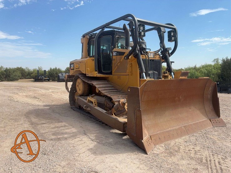2018-caterpillar-d6t-xl-image-1