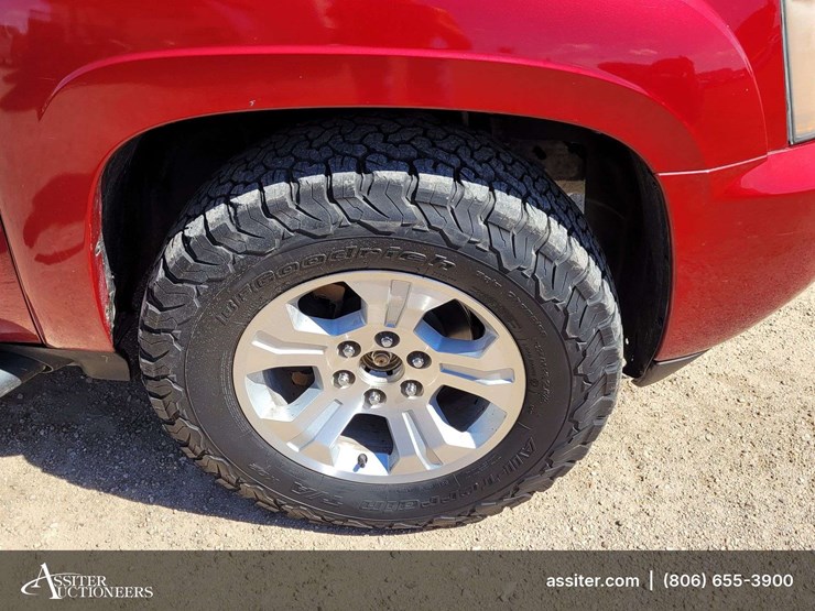 2013-chevrolet-suburban-1500-image-20