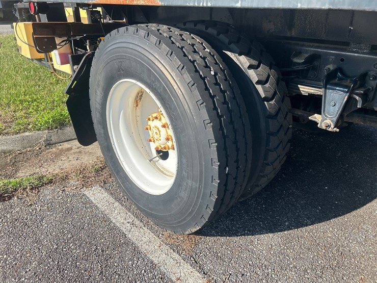 #83-•-1997-freightliner-fl70-truck-image-17