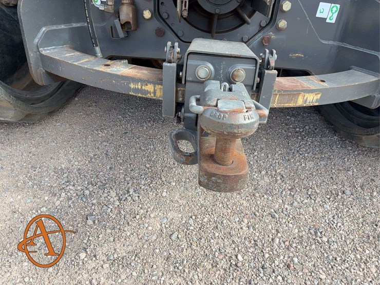 2005-challenger-cat-mt-855-b-belted-tractor-image-12