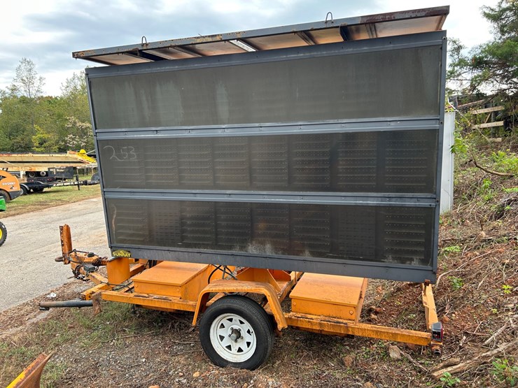 #15-•-trailer-mounted-electric-traffic-display-sign-image-3