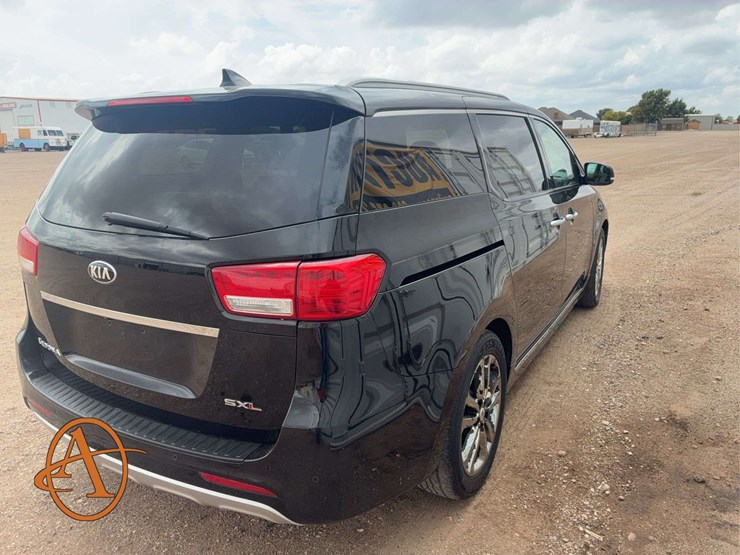 2017-kia-sedona-image-3