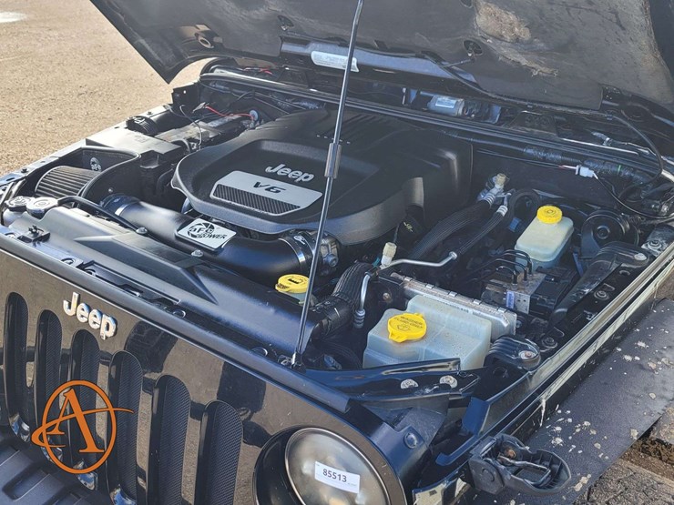 2015-jeep-wrangler-unlimited-sahara-image-19