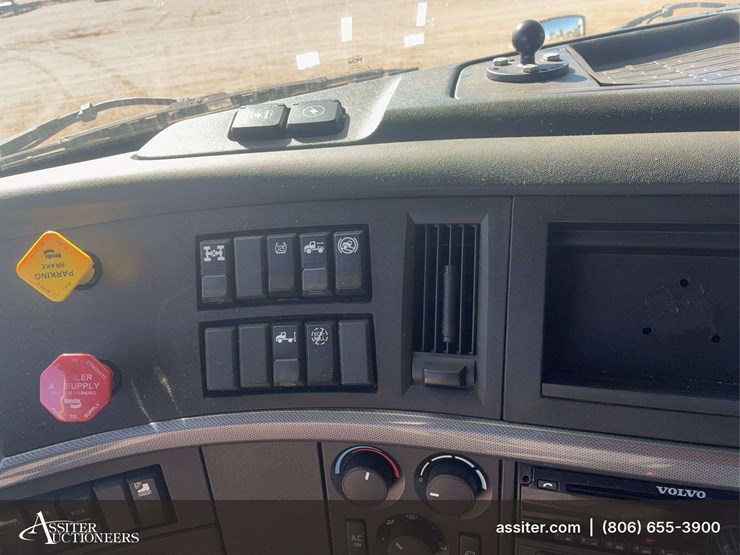 2019-volvo-vnl-tandem-axle-dual-conventional-new-generation-tractor-truck-image-45
