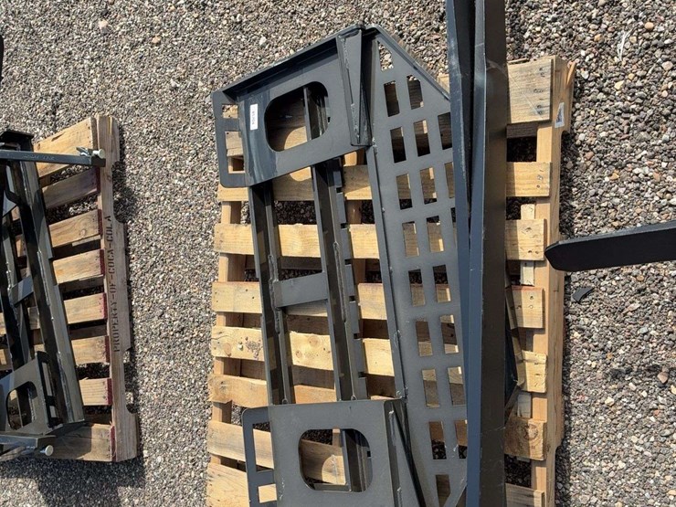 future-ft-dhc-skid-steer-forks-image-2