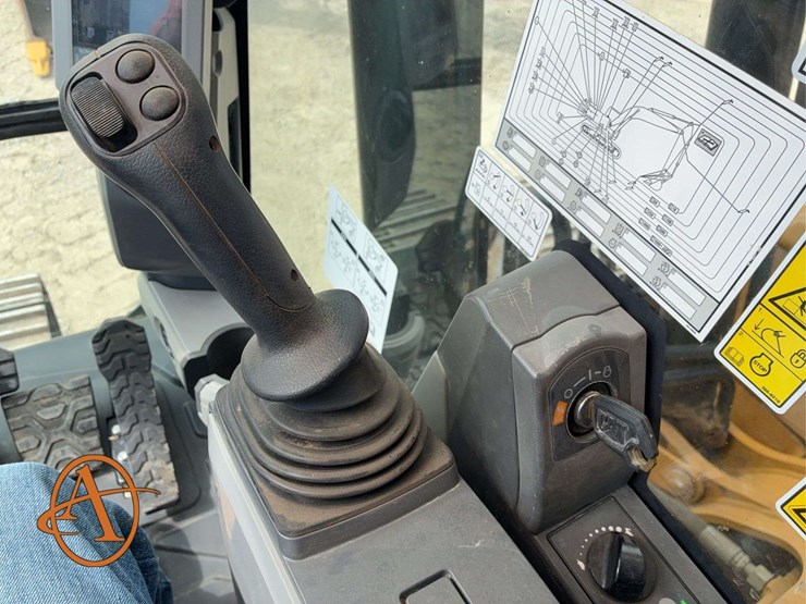 2017-caterpillar-323-image-20
