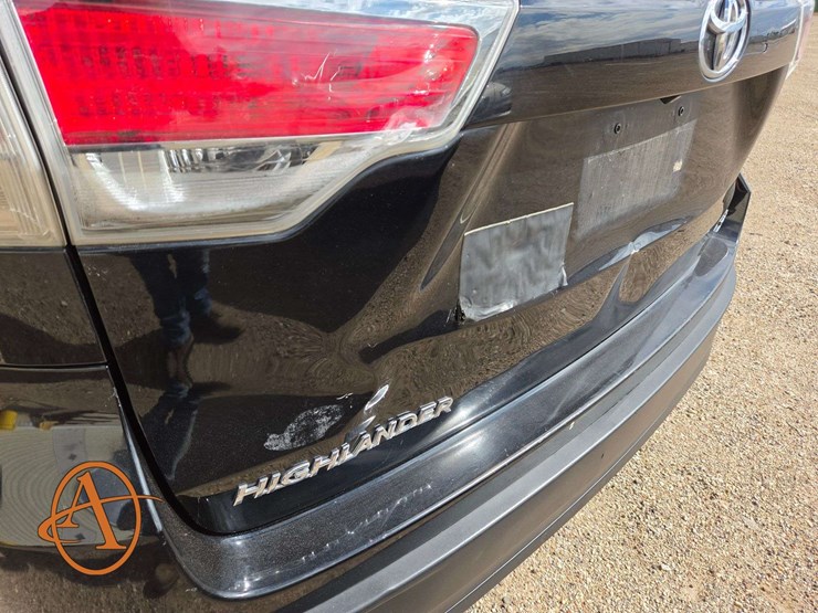 2015-toyota-highlander-xle-image-10