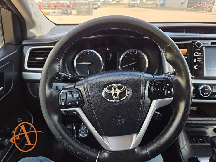 2015-toyota-highlander-xle-image-21
