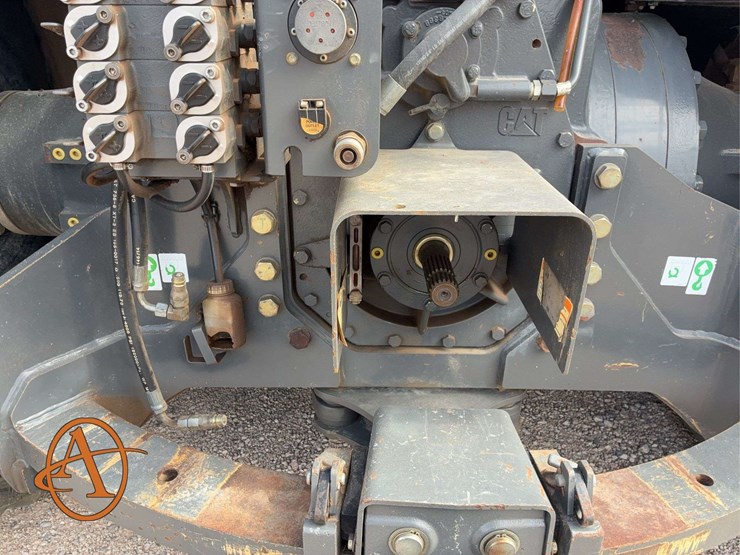 2005-challenger-cat-mt-855-b-belted-tractor-image-13