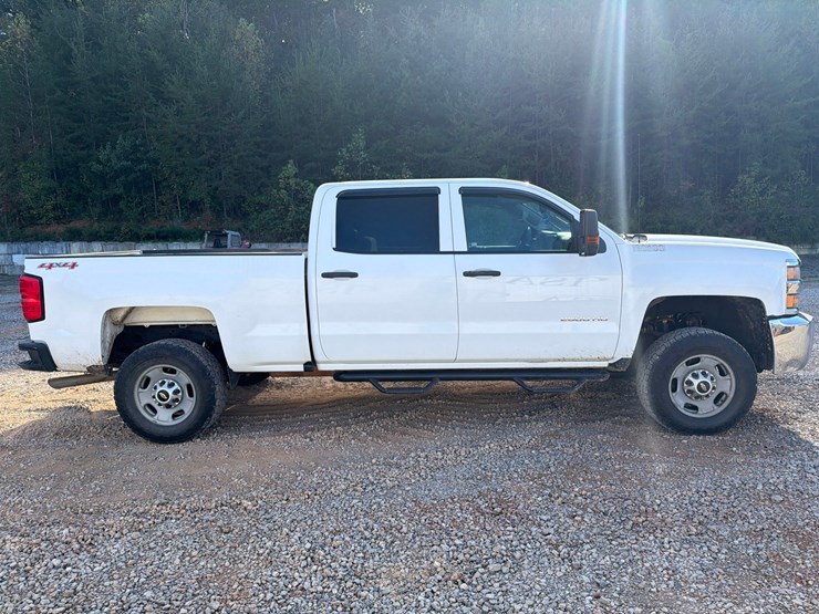 #4106-•-2016-chevrolet-2500hd-truck-image-5