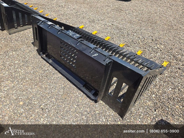 giyi-skid-steer-(66")-rock-bucket-image-8