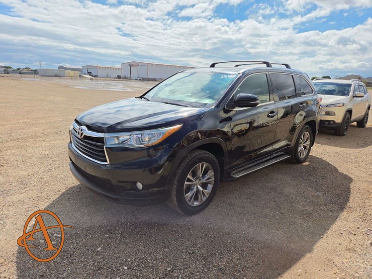 2015-toyota-highlander-xle-image-1