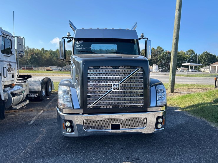#86-•-2007-volvo-vt-truck-image-7