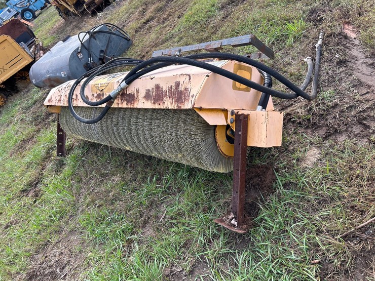 #41-•-8’-brush-attachment-image-6