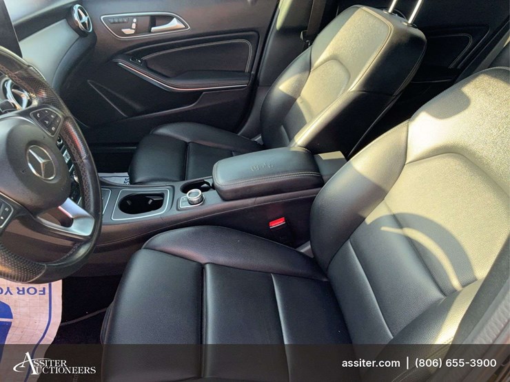 2020-mercedes-benz-gla250-image-10