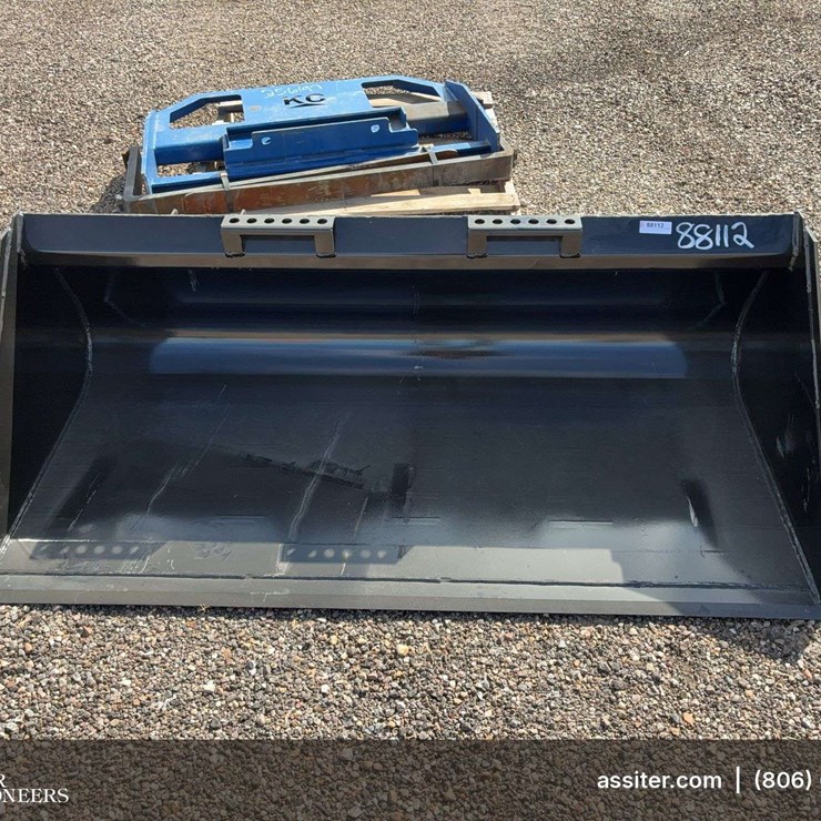Future FT-BT67 Skid Steer Bucket